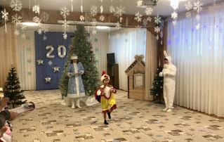Прошёл волшебный праздник. Прошёл волшебный праздник.
